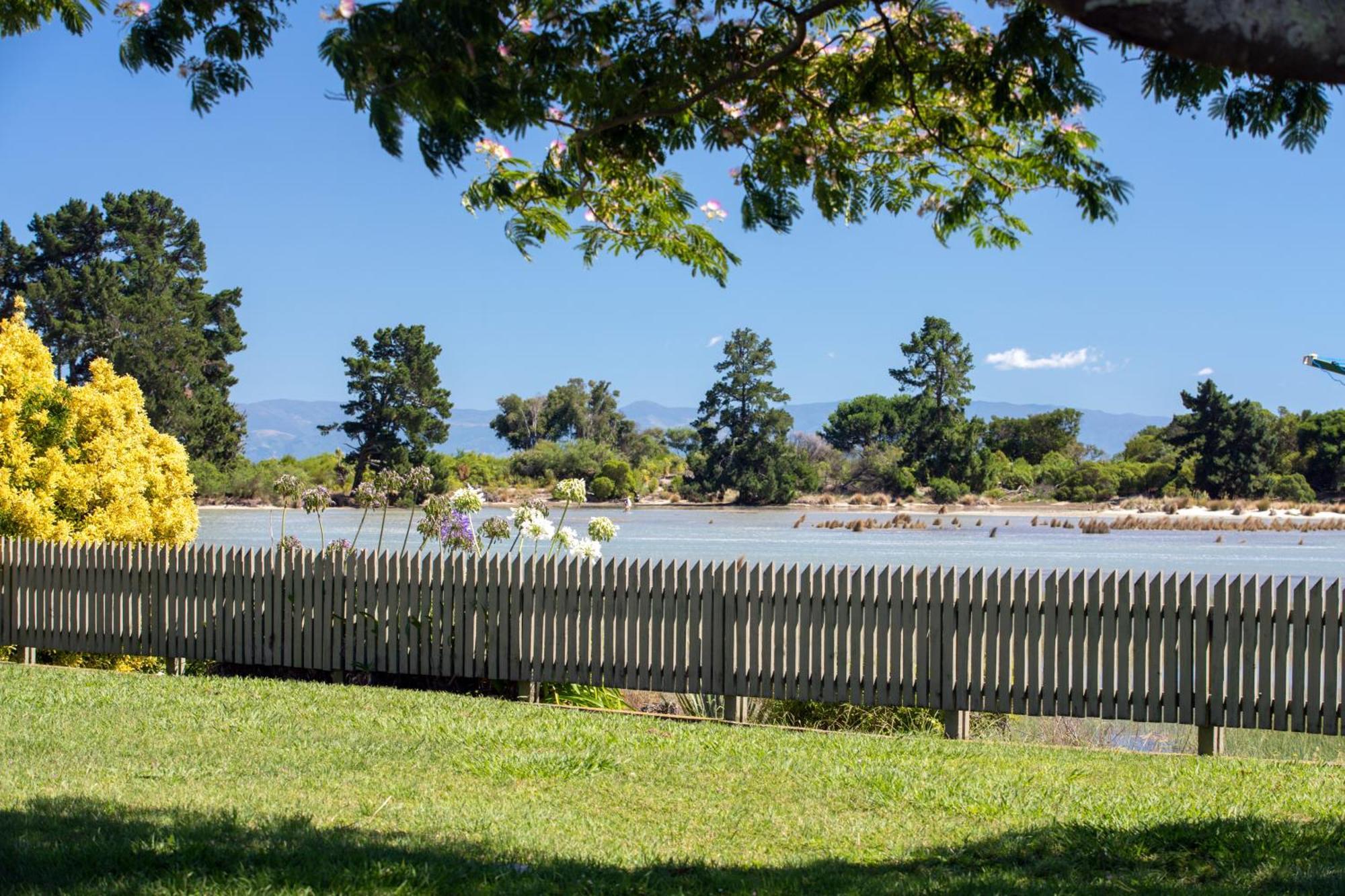 Tahuna Beach Holiday Park 纳尔逊 外观 照片